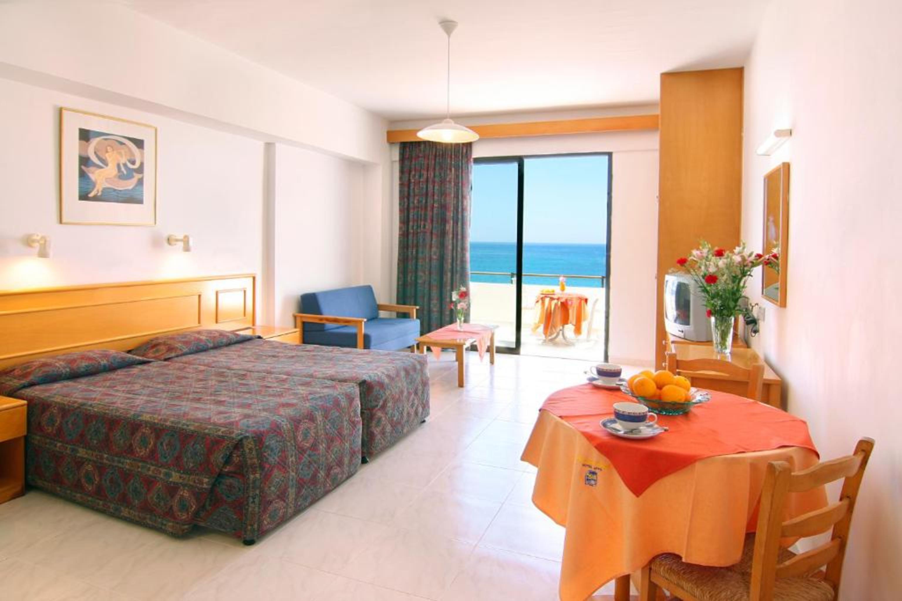 Corallia Beach Hotel Apartments Коръл бей Стая снимка