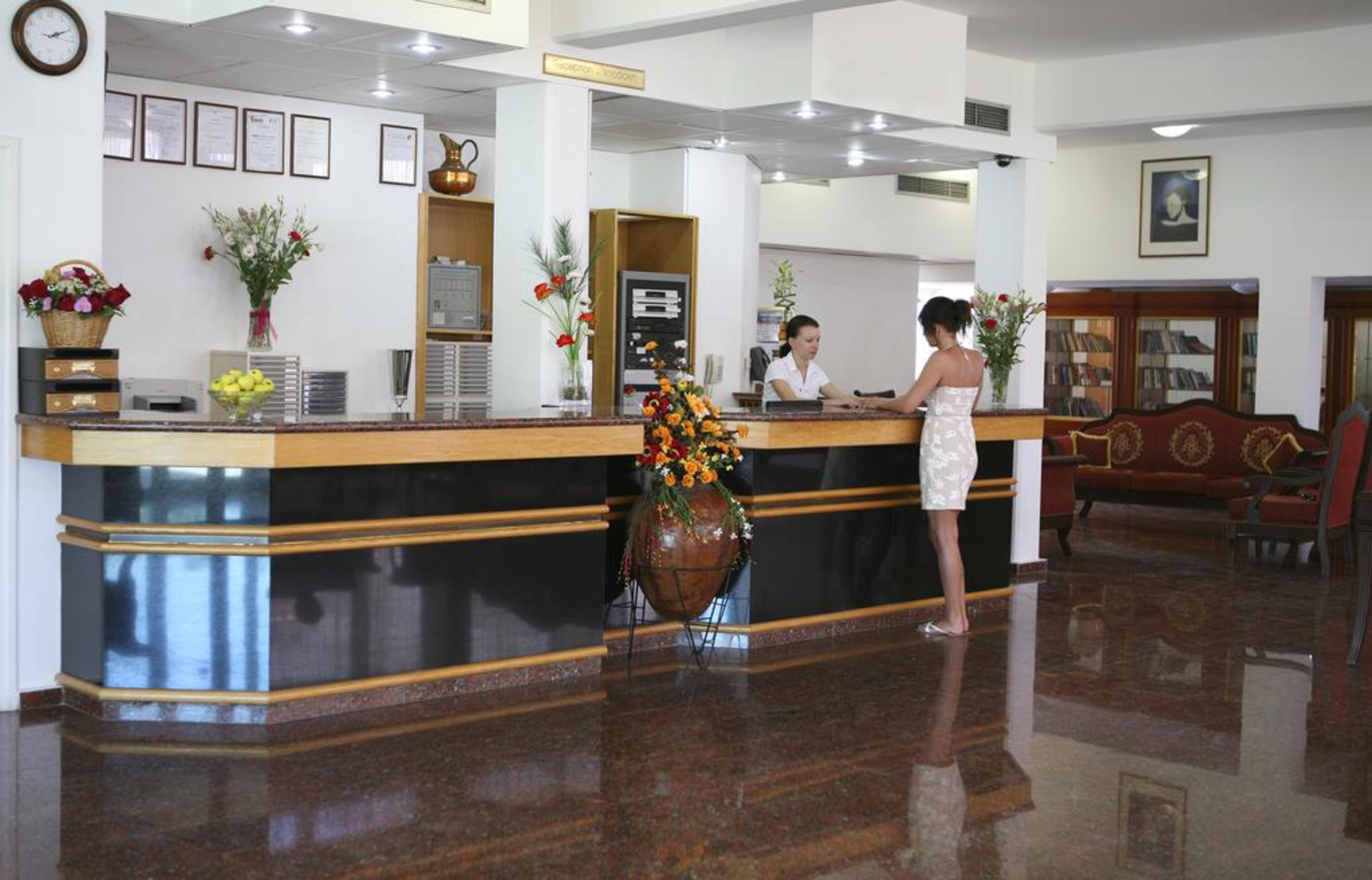 Corallia Beach Hotel Apartments Коръл бей Екстериор снимка