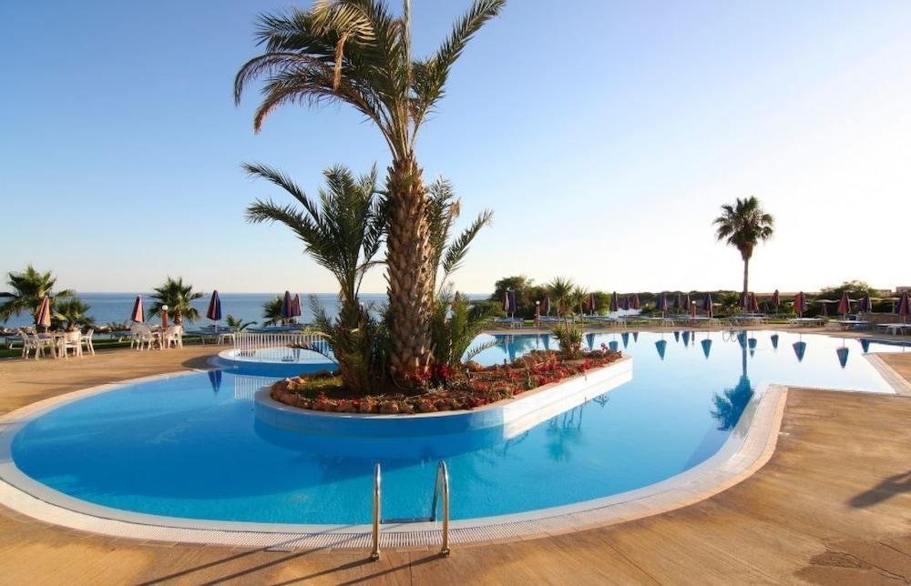 Corallia Beach Hotel Apartments Коръл бей Екстериор снимка