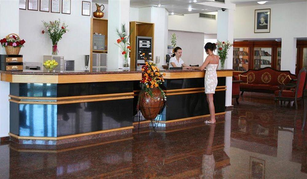 Corallia Beach Hotel Apartments Коръл бей Интериор снимка